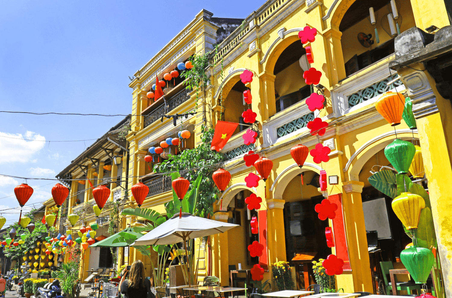 Exploring Central Vietnam – 8 Days Private Tour Led by Women Exploring Central Vietnam – 8 Days Private Tour Led by Women