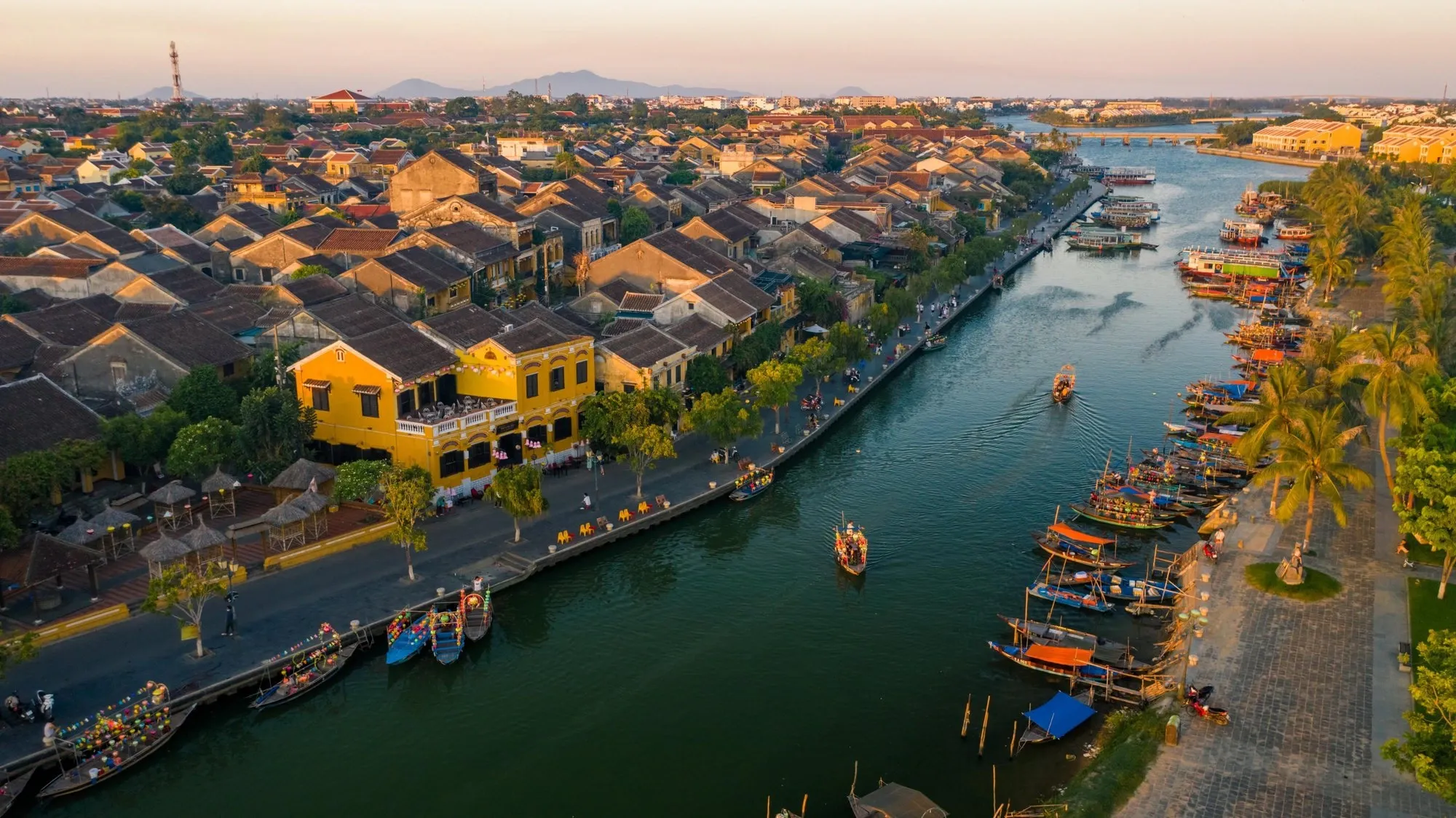 Exploring Central Vietnam – 8 Days Private Tour Led by Women Exploring Central Vietnam – 8 Days Private Tour Led by Women