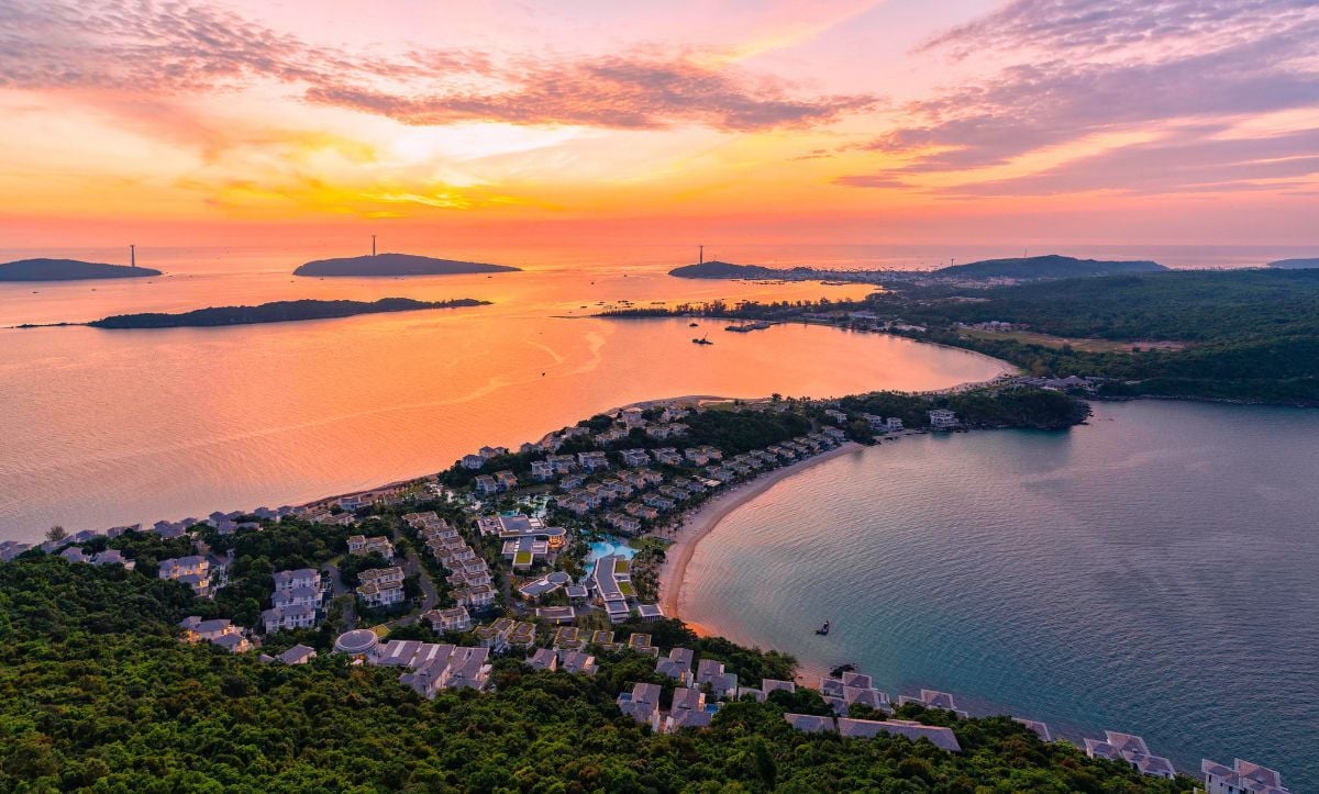 Romantic Vietnam Honeymoon Escape – 8 Days | Premium Private Honeymoon Tour Led By Women Romantic Vietnam Honeymoon Escape – 8 Days | Premium Private Honeymoon Tour Led By Women
